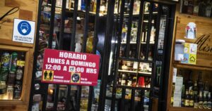 Por proteger botillería 