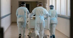 ICOVID: Chile mantiene alta tasa de casos nuevos y aumento en uso de camas hospitalarias