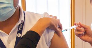 Minsal responde a críticas del Colmed por distribución de vacunas: 