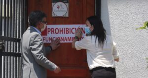 Denuncian a clínica de Las Condes que vendía test de PCR negativos sin toma de muestras