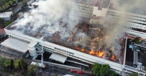 Incendio en Hospital San Borja: ministro Paris confirma que “todos los pacientes han sido evacuados”