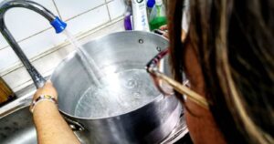 Aguas Andinas mantiene Alerta Amarilla y eventual corte del suministro se traslada para las primeras horas de esta madrugada