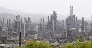 Vecinos reportan explosión en planta de Enap ubicada en la comuna de Concón