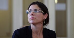 Sylvia Eyzaguirre baja candidatura en rechazo a nominación de Teresa Marinovic