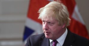 Boris Johnson afirmó que la variante británica del coronavirus sería un 30% más mortal