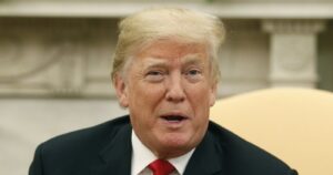 Twitter y Facebook suspenden cuentas de Trump tras justificar toma del Capitolio