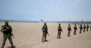 Perú extiende cierre de playas para evitar aumento de contagios de coronavirus 