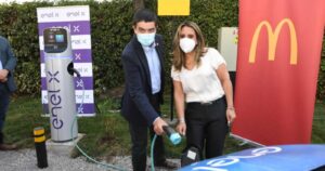 Enel X instalará puntos de carga para autos eléctricos en locales de McDonald's como parte de su ElectroRuta