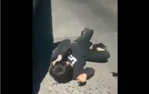 Roberto Belmar recibe golpiza tras quedar en libertad y con arraigo nacional