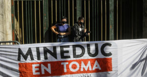 ACES se manifestó en frontis del Mineduc por realización de Prueba de Transición
