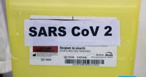 OMS rebate a Johnson: variante británica es más mortal por sobrecarga hospitalaria