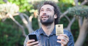Casi mil millones de dólares se sortearán este viernes: ¿cómo jugar online?