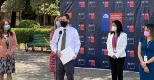 Director del ISP aclaró que vacuna de Sinovac sí llegará a los mayores de 60 años