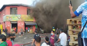 Bomberos logra controlar incendio que se registra en La Vega