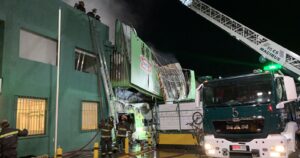 Incendio destruyó tres locales de Lo Valledor y dejó pérdidas millonarias