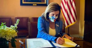 Nancy Pelosi pidió que Donald Trump no tenga acceso a los códigos nucleares