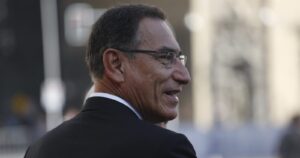 Perú: Martín Vizcarra se disculpa por vacunarse contra el Covid-19