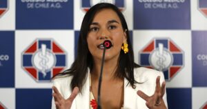 Izkia Siches pide a alcaldes respetar calendario de vacunación: 