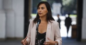 Izkia Siches se suma a críticas a Jadue y recomienda no usar Avifavir contra el COVID-19