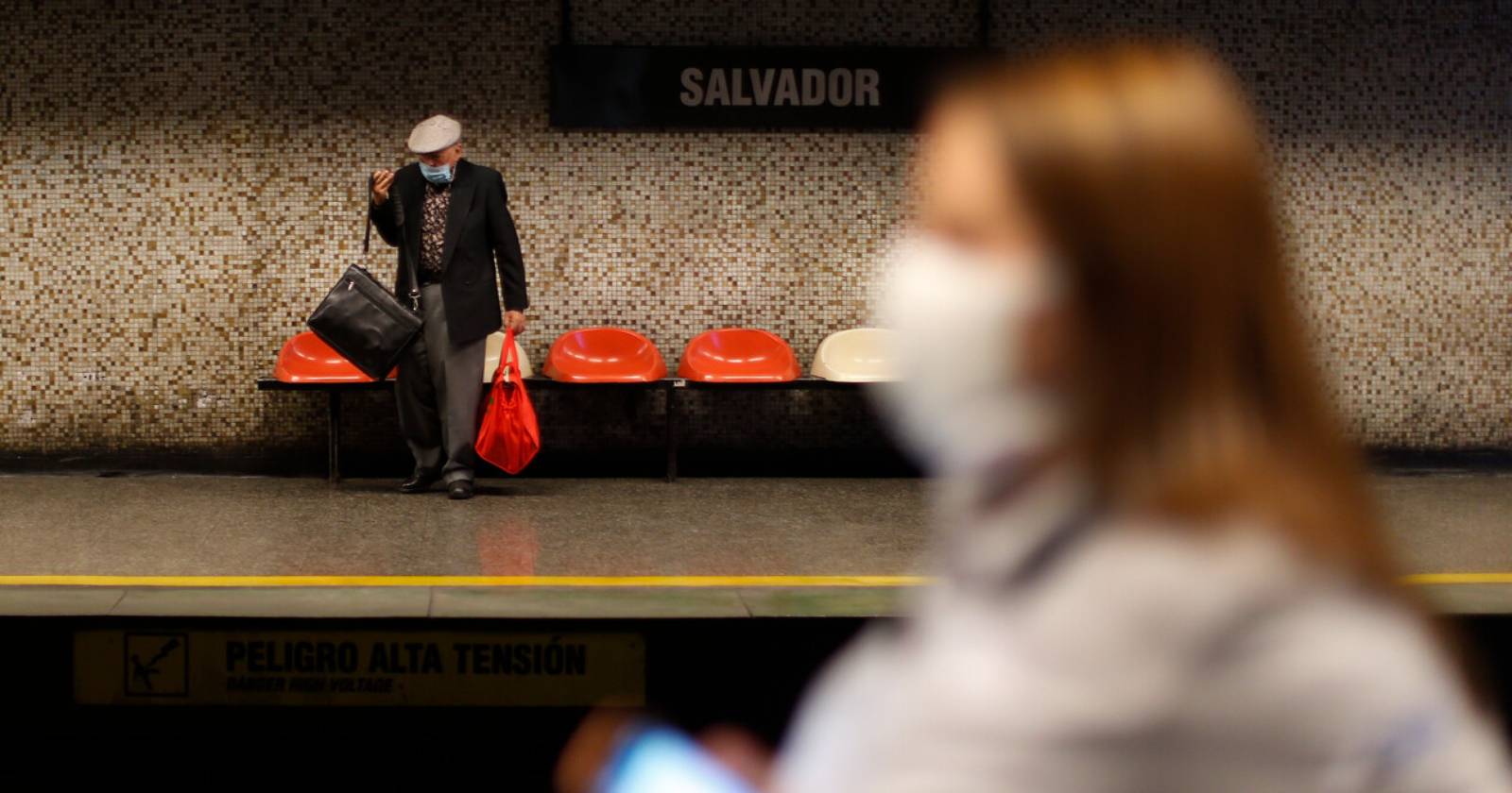 Metro horario toque de queda