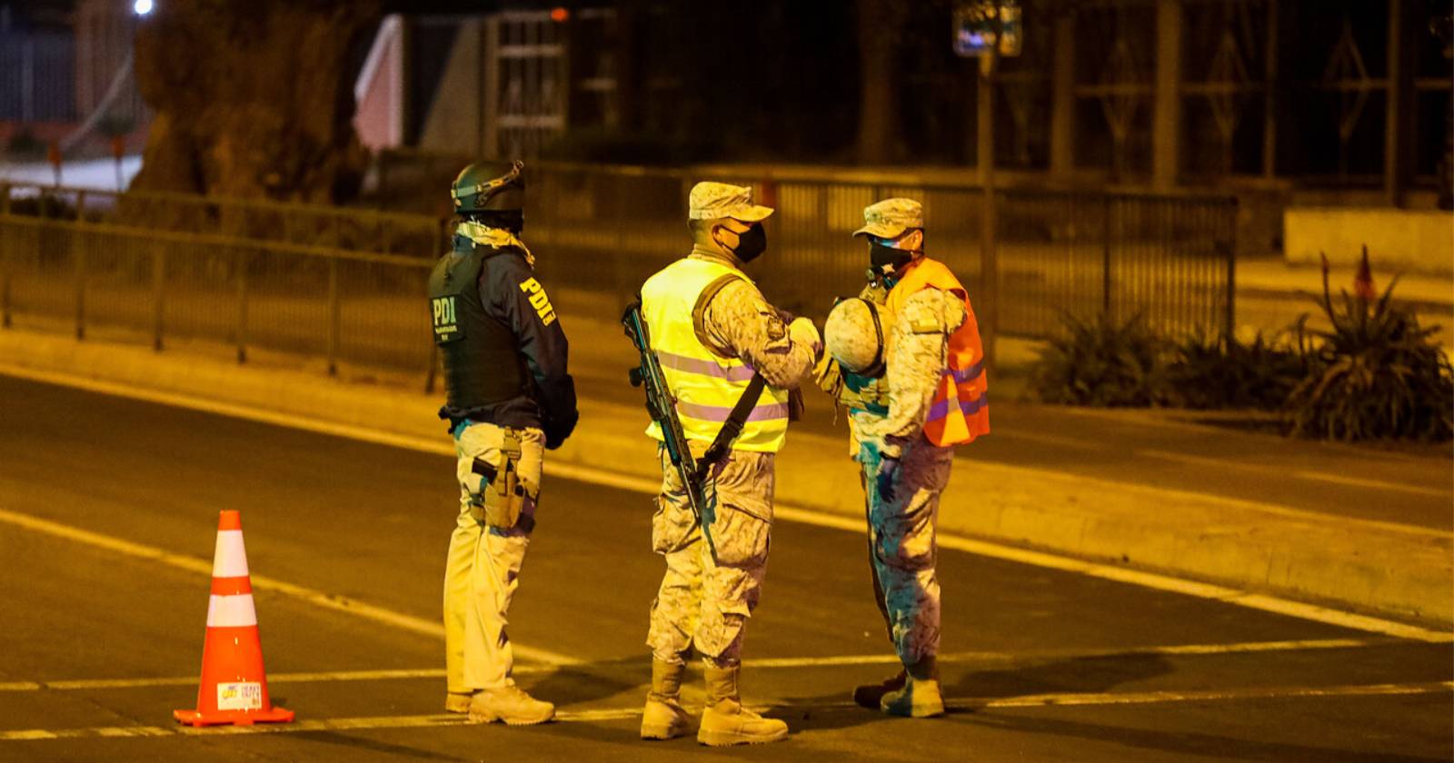 retraso del toque de queda