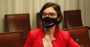 Camila Vallejo defiende a Jadue por uso de Avifavir: 