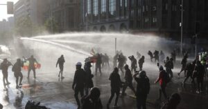 Carabineros deberá informar sobre quemaduras generadas por chorro del carro lanzaaguas