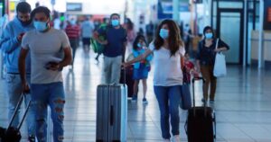 Inglaterra inicia cuarentena obligatoria en hoteles para viajeros de Chile y otros 32 países