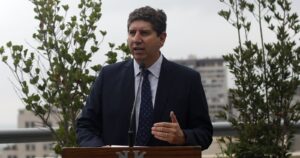 Ministerio de Hacienda destaca elevado precio del cobre, pero pide 