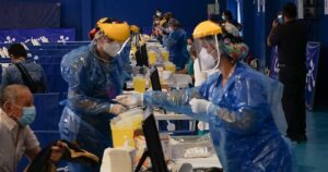 Día histórico: las imágenes de la vacunación masiva en Chile