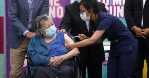 Las 10 comunas de la RM con menor porcentaje de vacunación