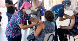 JP Morgan proyecta que Chile sería el primer país emergente en lograr la inmunidad de su población