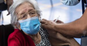 Chile lidera vacunación contra el COVID-19 en Latinoamérica