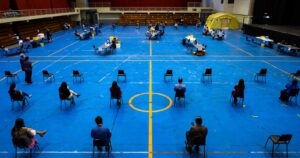 Vacunación a inmigrantes ilegales: ex ministros de Salud piden al gobierno rectificar error