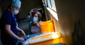 Expertos del Reino Unido alertan por variante del coronavirus