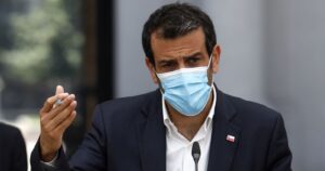 Delgado y dichos de Allamand por vacunación a migrantes: 