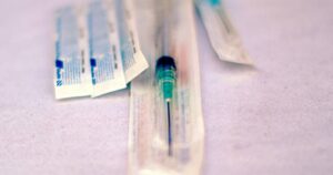 OMS avala uso de la vacuna AstraZeneca para mayores de 65 años