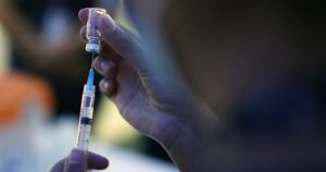 Piñera anuncia que profesores recibirán la vacuna contra el COVID-19 a partir de la próxima semana