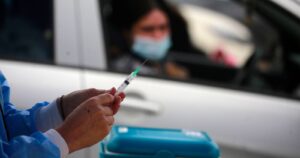 OMS asegura que contagios de coronavirus se han reducido a la mitad