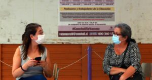 Expertos advierten que podríamos usar mascarillas hasta 2022