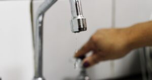 Aguas Andinas informará durante la tarde si hay corte de suministro