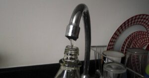 Aguas Andinas posterga eventual corte del suministro hasta este martes a las 8:00 de la mañana