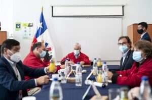 Piñera anuncia en Los Ríos una nueva licitación para reparar puente Cau Cau