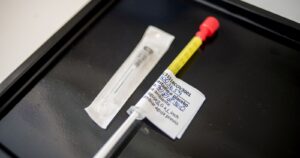 Johnson & Johnson pidió a la FDA autorizar el uso de su vacuna contra el COVID-19