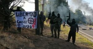 Encapuchados armados con fusiles cortan tránsito entre Cañete y Tirúa