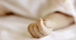 Maipú: bebé de 1 año 8 meses murió ahogado en un balde