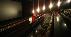 Colegio Médico criticó reapertura de cines: 