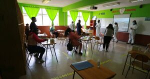 Mineduc: 48% de los colegios definió que sus alumnos asistan a clases por turnos