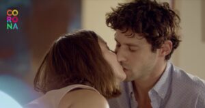 El mensaje de Mega en medio de beso entre actores en Edificio Corona