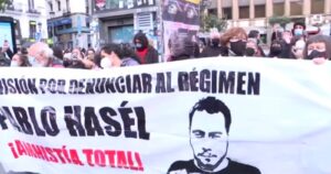 Violentas protestas en Barcelona tras condena de rapero Pablo Hasél